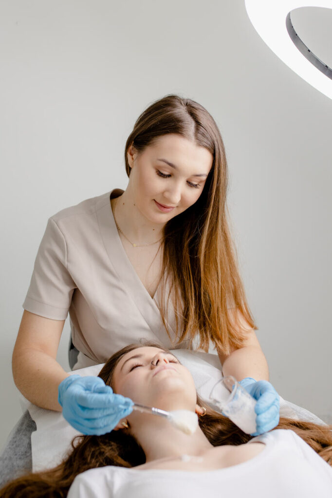 zabieg na skóre twarzy